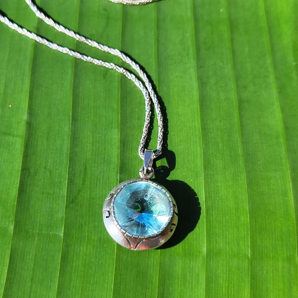 Vintage 925 Sterling Silver Blue Topaz Solitaire Pendant Necklace Rope Chain